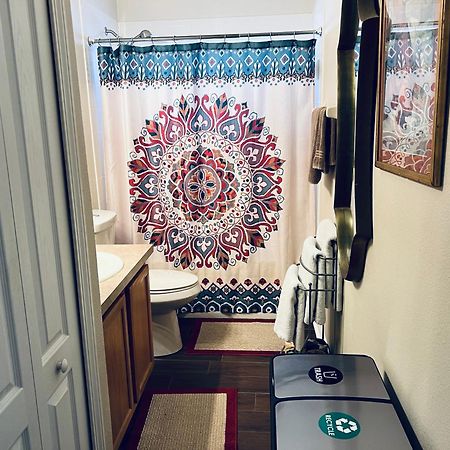 Ruskin Fl Private 2 Bdrm 1 Bath Suite Common Areas Shared With Host And Cat Exterior photo