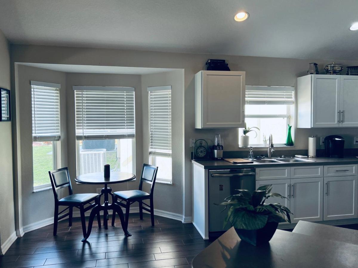 Ruskin Fl Private 2 Bdrm 1 Bath Suite Common Areas Shared With Host And Cat Exterior photo