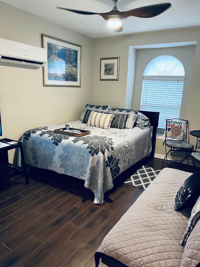 Ruskin Fl Private 2 Bdrm 1 Bath Suite Common Areas Shared With Host And Cat Exterior photo