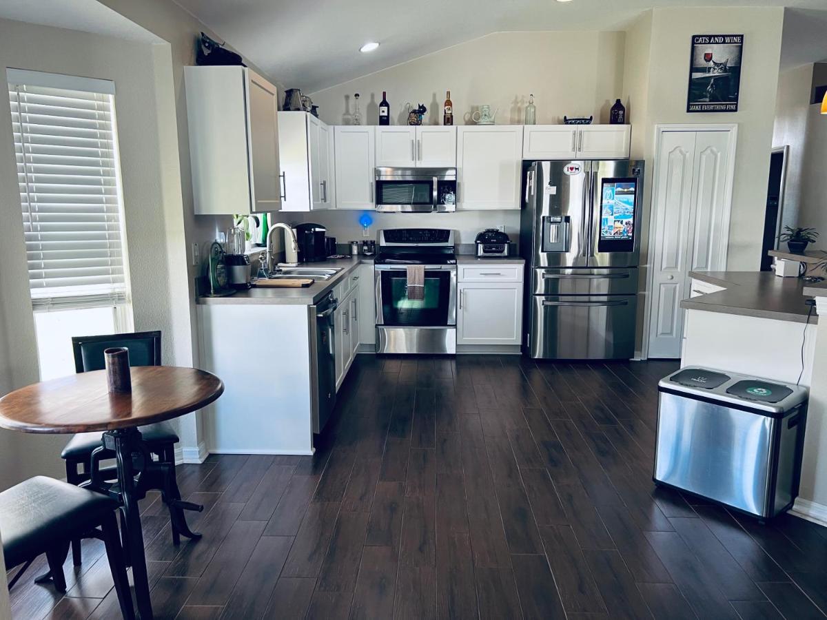 Ruskin Fl Private 2 Bdrm 1 Bath Suite Common Areas Shared With Host And Cat Exterior photo